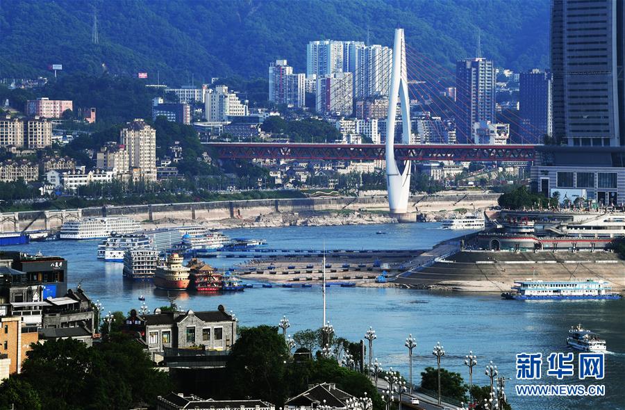 （新華全媒頭條&middot;走向我們的小康生活&middot;圖文互動）（1）大城大鄉(xiāng)的&ldquo;幸福協(xié)奏曲&rdquo;&mdash;&mdash;重慶推動高質(zhì)量發(fā)展創(chuàng)造高品質(zhì)生活紀(jì)事