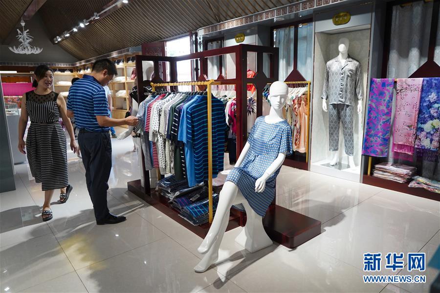 （走向我們的小康生活&middot;圖文互動(dòng)）（2）綠了青山，紅了日子&mdash;&mdash;秦巴山區(qū)群眾繪出小康&ldquo;調(diào)色板&rdquo;