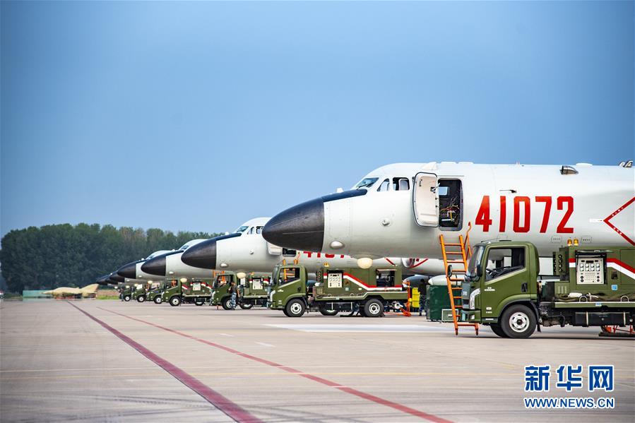 （在習(xí)近平強(qiáng)軍思想指引下&middot;我們?cè)趹?zhàn)位報(bào)告&middot;圖文互動(dòng)）（1）雷霆&ldquo;戰(zhàn)神&rdquo;向戰(zhàn)而飛&mdash;&mdash;空軍航空兵某師牢記囑托備戰(zhàn)打仗記事