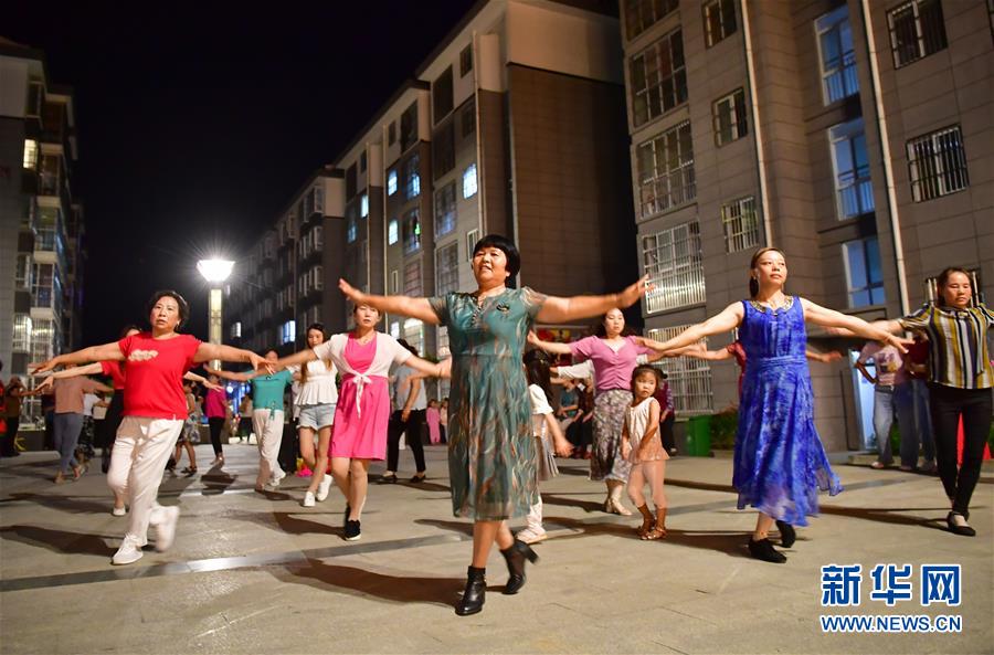 （走向我們的小康生活&middot;圖文互動(dòng)）（4）&ldquo;樓上過日子，樓下賺票子&rdquo;&mdash;&mdash;來自陜西安康的易地扶貧搬遷一線觀察