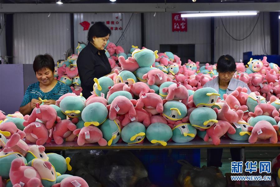 (決戰(zhàn)決勝脫貧攻堅·圖文互動)(1)勤英“三板斧” 劈開山窩窩