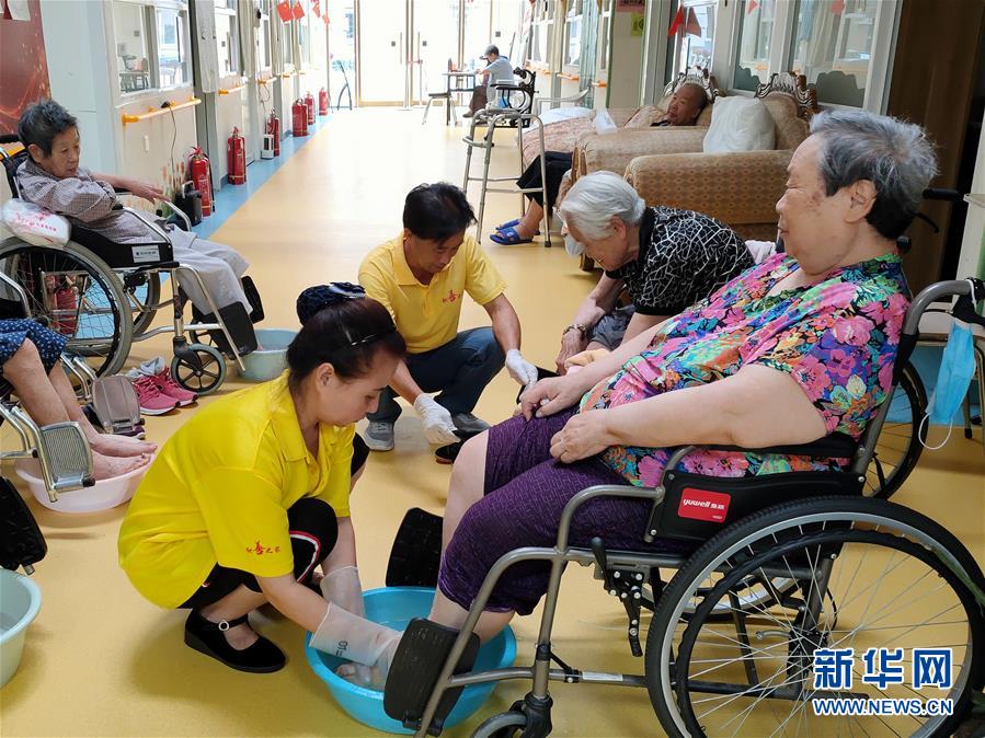 （走向我們的小康生活&middot;圖文互動）（3）北京&ldquo;老有所養(yǎng)&rdquo;的床邊、身邊、周邊事