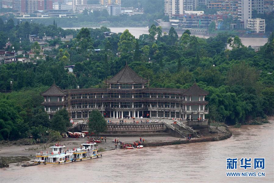 (新華全媒頭條·圖文互動(dòng))(3)“洪線”逆險(xiǎn)守家國——抗洪一線的凡人星光