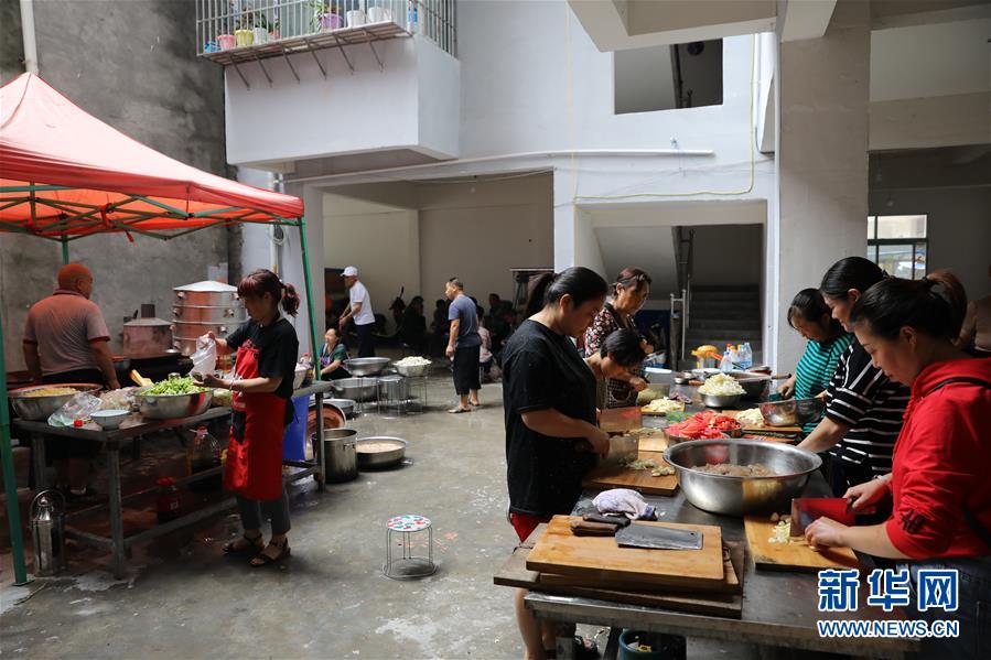 (新華全媒頭條·圖文互動(dòng))(12)“洪線”逆險(xiǎn)守家國——抗洪一線的凡人星光