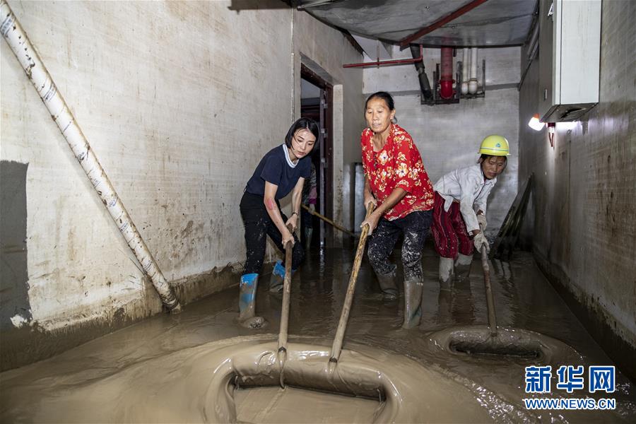 (新華全媒頭條·圖文互動(dòng))(13)“洪線”逆險(xiǎn)守家國——抗洪一線的凡人星光