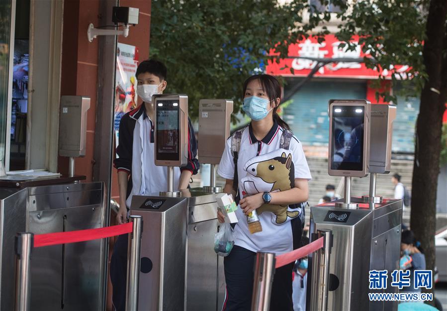 (新華全媒頭條·圖文互動(dòng))(3)特別的“開學(xué)第一課”