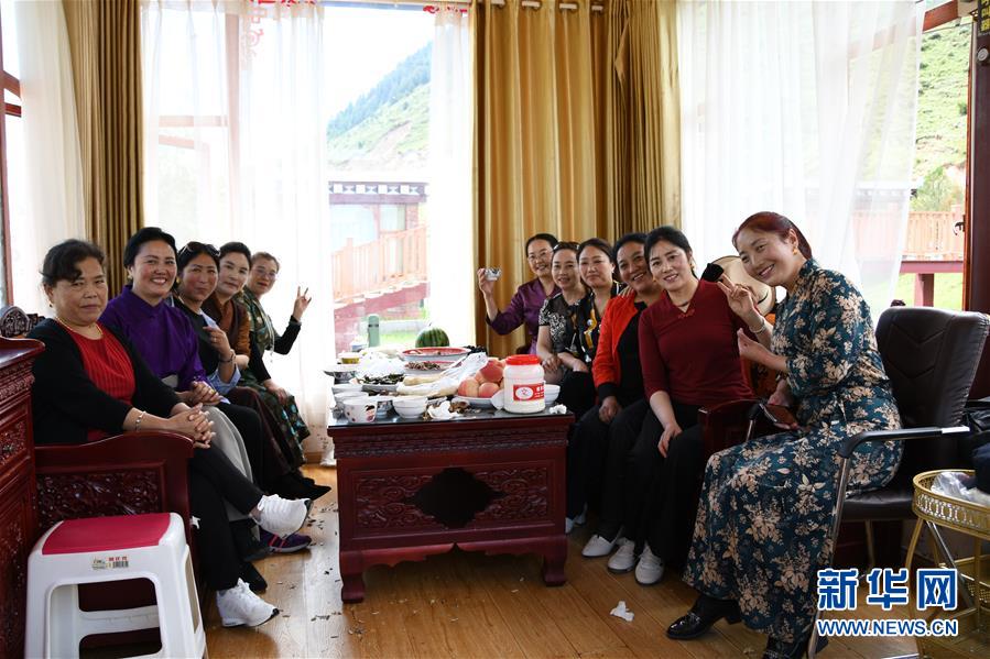 (鄉(xiāng)村振興·圖文互動)(3)村里來了位“掏糞書記”