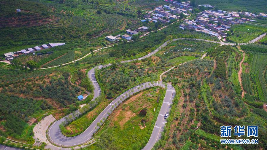 （新華全媒頭條&middot;走向我們的小康生活&middot;圖文互動）（1）長城腳下，小康村串成&ldquo;珍珠鏈&rdquo;