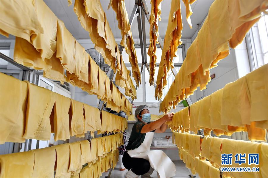 （新華全媒頭條&middot;走向我們的小康生活&middot;圖文互動）（10）長城腳下，小康村串成&ldquo;珍珠鏈&rdquo;