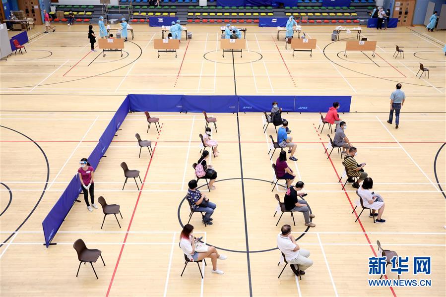 （圖文互動）（3）&ldquo;身為醫(yī)護(hù)人員一分子，應(yīng)該出來幫忙&rdquo;&mdash;&mdash;參與新冠病毒社區(qū)檢測的香港醫(yī)護(hù)人員速寫