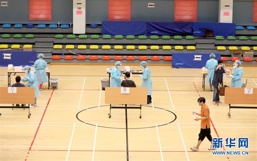 （圖文互動）（4）&ldquo;身為醫(yī)護(hù)人員一分子，應(yīng)該出來幫忙&rdquo;&mdash;&mdash;參與新冠病毒社區(qū)檢測的香港醫(yī)護(hù)人員速寫