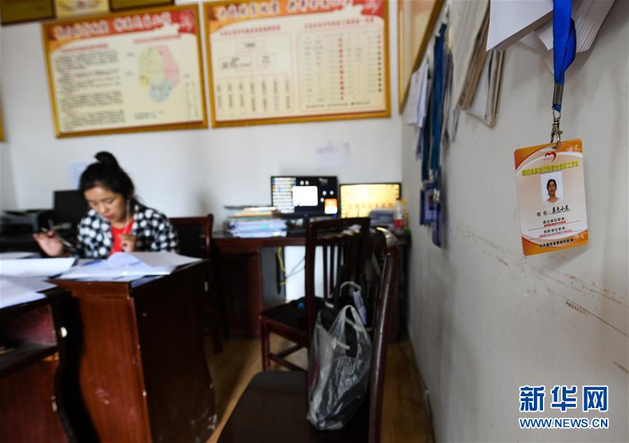 （熱點(diǎn)鮮報(bào)&middot;圖文互動(dòng)）（4）為了大涼山的下一代，她奔赴在助學(xué)路上