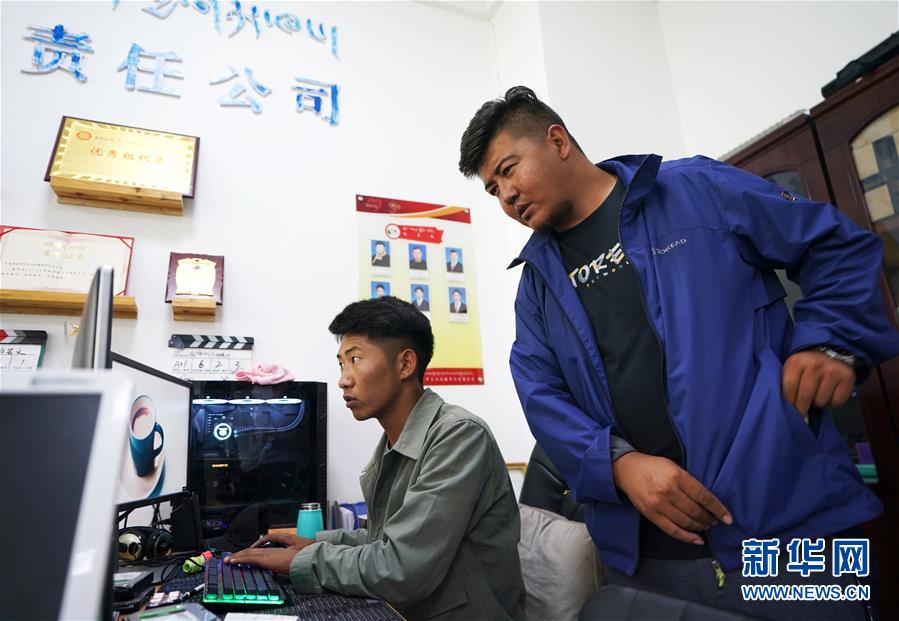 (新華全媒頭條·走向我們的小康生活·決戰(zhàn)決勝脫貧攻堅(jiān)·圖文互動(dòng))(11)高原上綻放的光芒——來(lái)自青海攻克深度貧困堡壘的故事