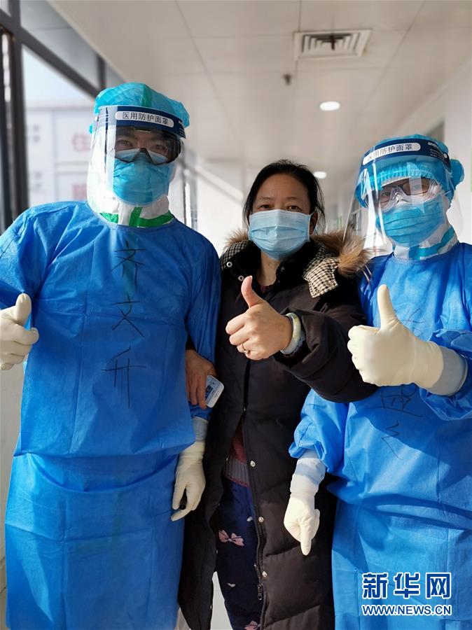 (抗疫一線(xiàn)醫(yī)務(wù)人員英雄群體·圖文互動(dòng))(2)中醫(yī)勇士戰(zhàn)疫魔——記中國(guó)中醫(yī)科學(xué)院國(guó)家援鄂抗疫中醫(yī)醫(yī)療隊(duì)