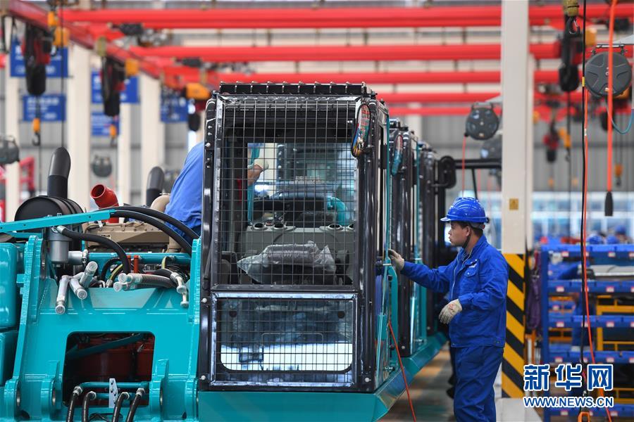 (落實(shí)“六穩(wěn)”“六保”企業(yè)見(jiàn)聞·圖文互動(dòng))(1)“智慧工廠”引領(lǐng)“生產(chǎn)節(jié)拍”——走進(jìn)山河智能一探究竟