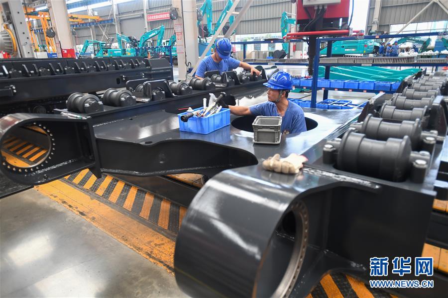 (落實(shí)“六穩(wěn)”“六保”企業(yè)見(jiàn)聞·圖文互動(dòng))(4)“智慧工廠”引領(lǐng)“生產(chǎn)節(jié)拍”——走進(jìn)山河智能一探究竟