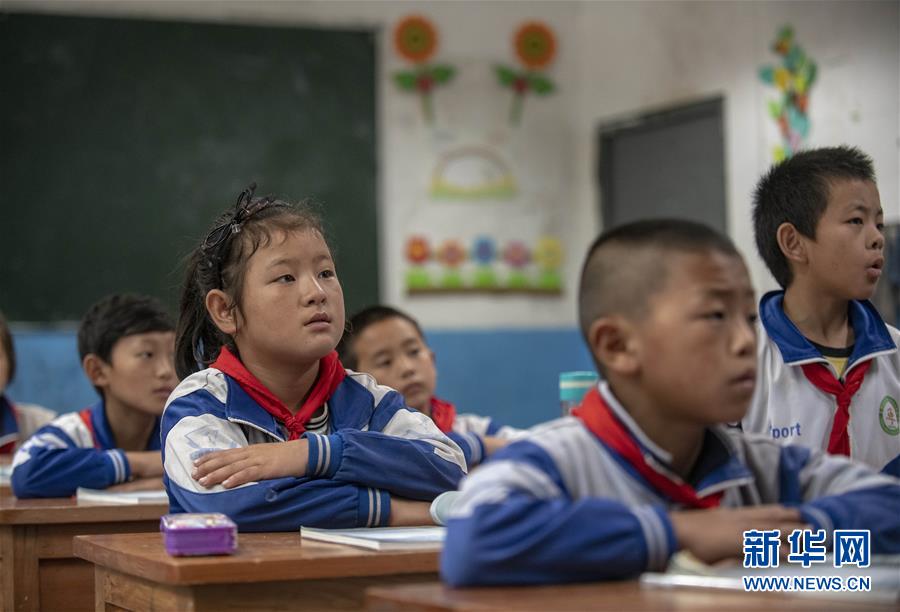 （新華全媒頭條&middot;決戰(zhàn)決勝脫貧攻堅(jiān)&middot;督戰(zhàn)未摘帽貧困縣&middot;圖文互動）（6）脫貧的歌聲&mdash;&mdash;云南直過民族和人口較少民族共入新時(shí)代