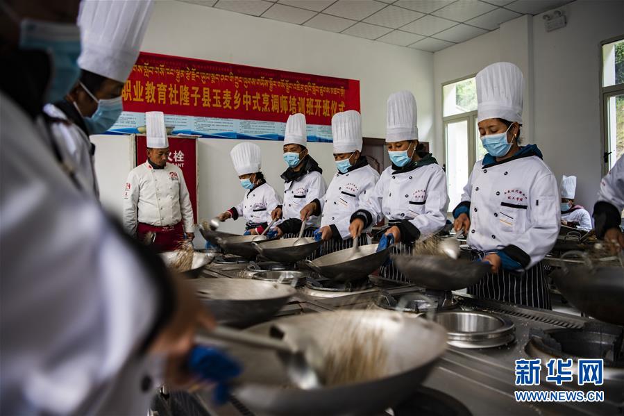 （新華全媒頭條&middot;走向我們的小康生活&middot;圖文互動(dòng)）（2）扎西德勒，我們的新家園&mdash;&mdash;西藏易地扶貧搬遷搬出幸福美好新生活