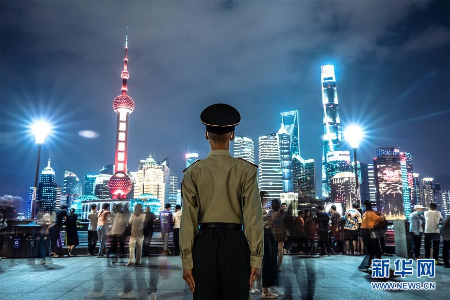 (圖文互動(dòng))(6)武警官兵“雙節(jié)”堅(jiān)守戰(zhàn)位保平安