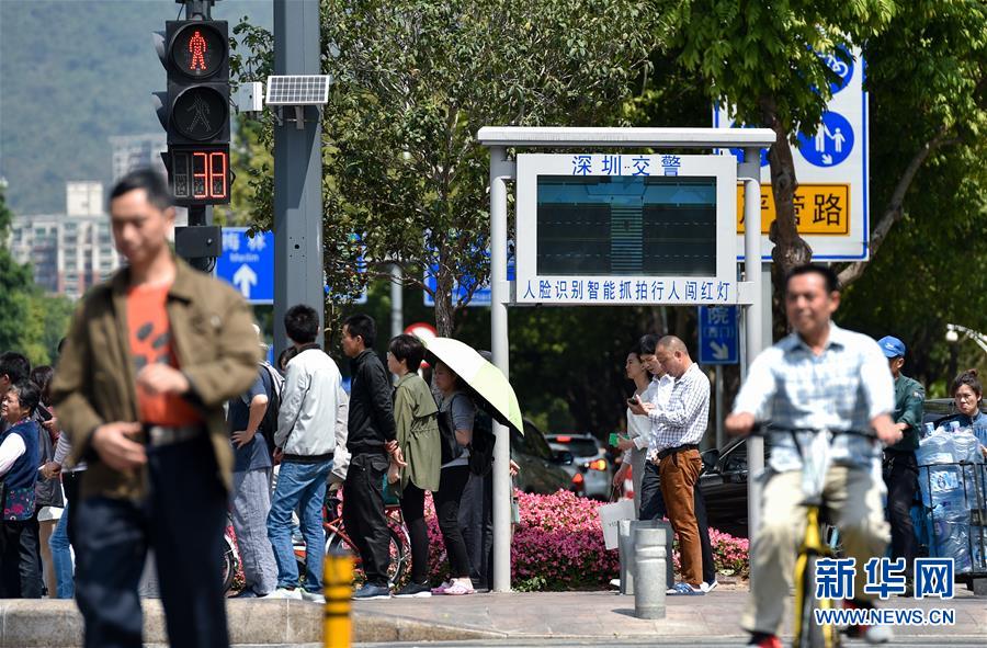 (深圳特區(qū)40年·圖文互動(dòng))(3)“智”行千里——特大城市交通治理的深圳樣板