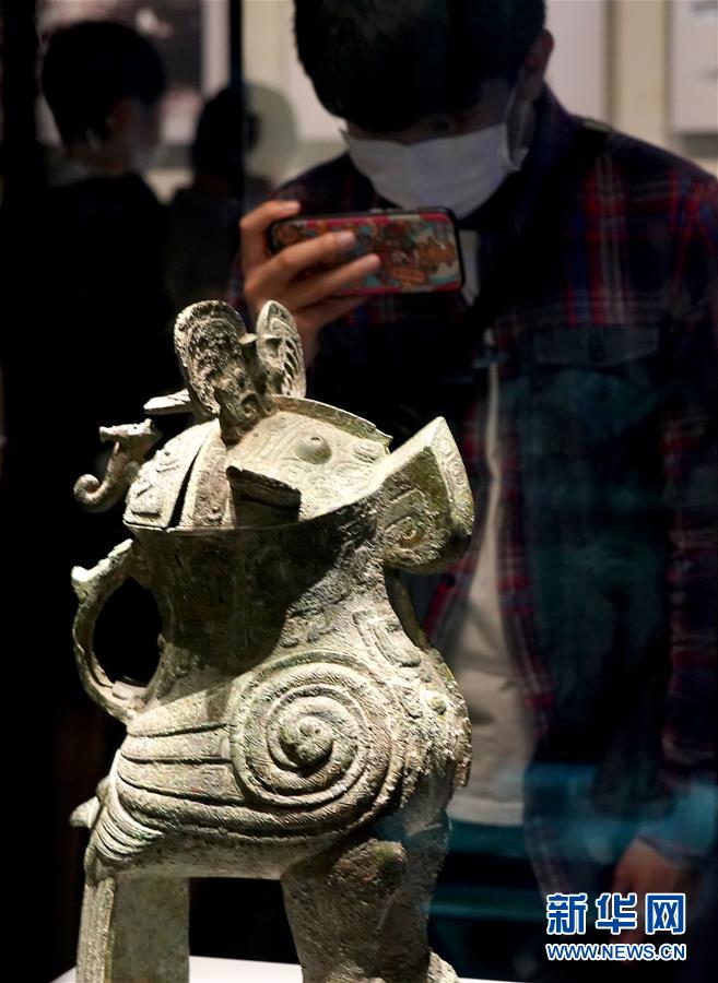 （文化視點(diǎn)&middot;聽文物講故事&middot;圖文互動(dòng)）（1）國(guó)寶婦好鸮尊：三千年前的&ldquo;私人定制&rdquo;