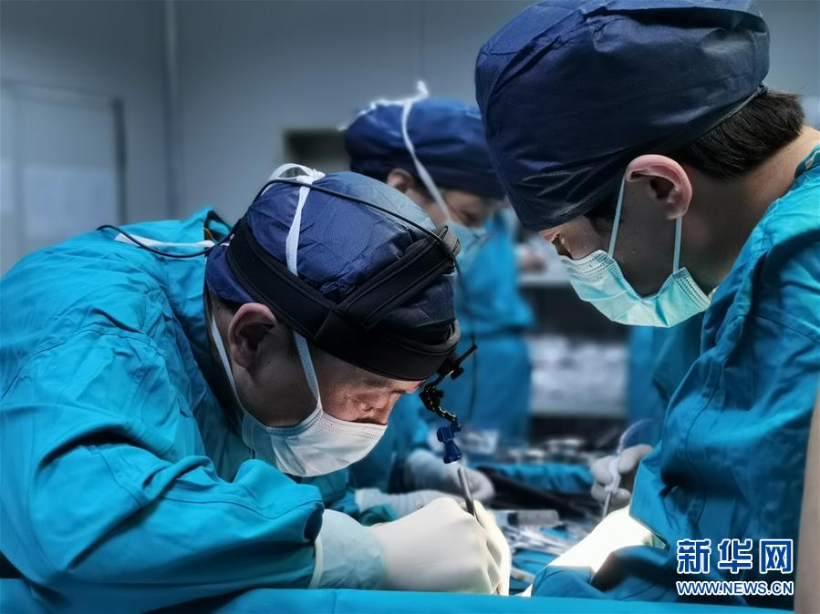 (在習(xí)近平強(qiáng)軍思想指引下·我們?cè)趹?zhàn)位報(bào)告·圖文互動(dòng))(1)“火神山”答卷:現(xiàn)代衛(wèi)勤向戰(zhàn)而生