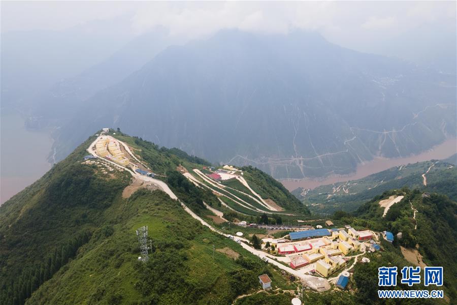 （新華全媒頭條&middot;圖文互動）（1）決戰(zhàn)決勝奪取脫貧攻堅戰(zhàn)全面勝利&mdash;&mdash;寫在第7個國家扶貧日之際