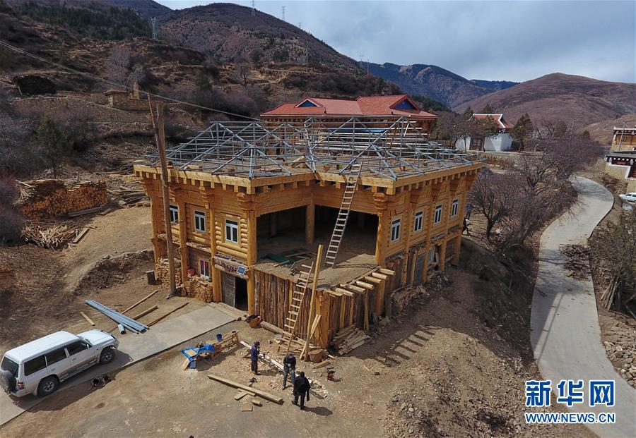 (新華全媒頭條·圖文互動)(3)命運的轉(zhuǎn)折——寫在四川甘孜藏族自治州建州70年之際