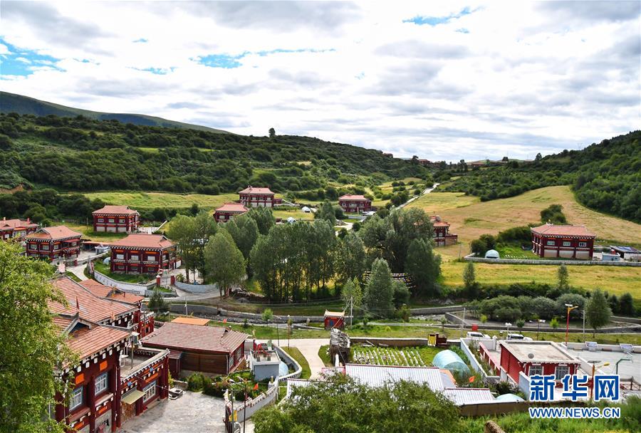 (新華全媒頭條·圖文互動)(5)命運的轉(zhuǎn)折——寫在四川甘孜藏族自治州建州70年之際