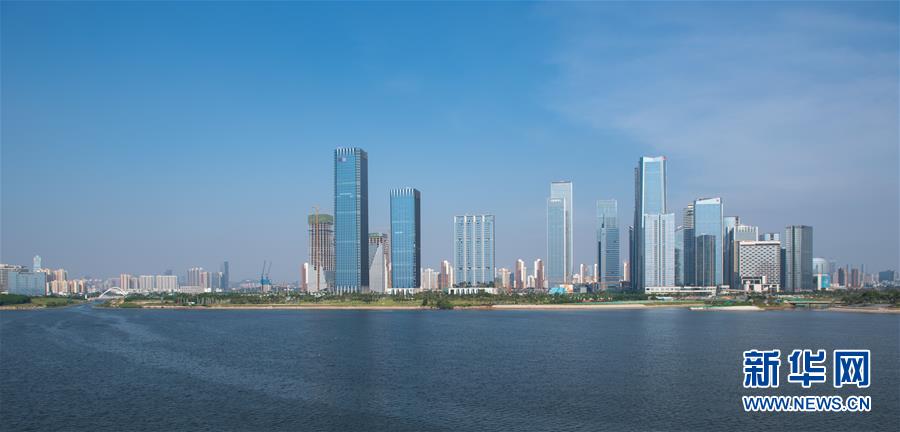 (在習(xí)近平新時代中國特色社會主義思想指引下——新時代新作為新篇章·習(xí)近平總書記關(guān)切事·圖文互動)(2)我家大門常打開——經(jīng)濟特區(qū)全方位對外開放故事