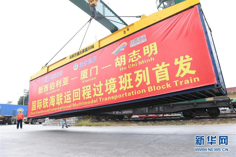 (在習(xí)近平新時代中國特色社會主義思想指引下——新時代新作為新篇章·習(xí)近平總書記關(guān)切事·圖文互動)(6)我家大門常打開——經(jīng)濟特區(qū)全方位對外開放故事