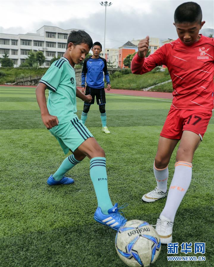 (習(xí)近平的小康故事·新華視界·圖文互動)(1)“讓每個人都有人生出彩的機(jī)會”——習(xí)近平和人民教育的故事