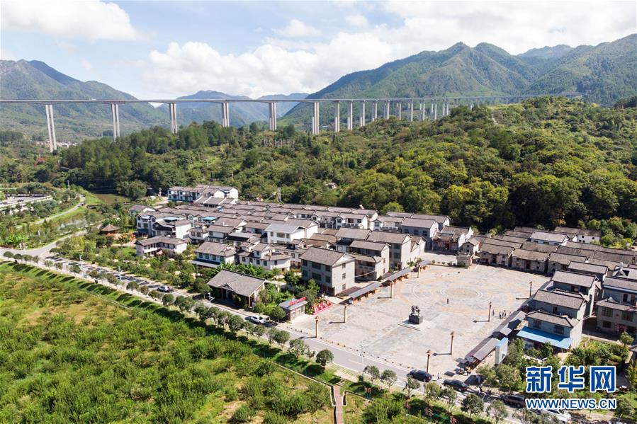 （習(xí)近平的小康故事&middot;新華網(wǎng)&middot;圖文互動）（3）&ldquo;真正解決好基層群眾看病難、看病貴問題&rdquo;&mdash;&mdash;習(xí)近平和群眾健康的故事