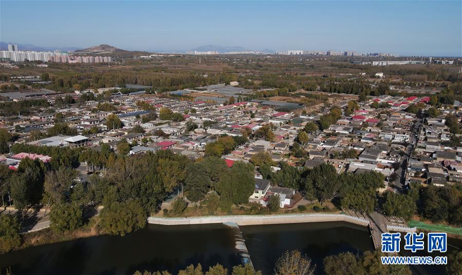 (全面建成小康社會(huì)“百城千縣萬(wàn)村調(diào)研行”·圖文互動(dòng))(1)北戴河村:藝術(shù)院落“點(diǎn)亮”鄉(xiāng)村致富路