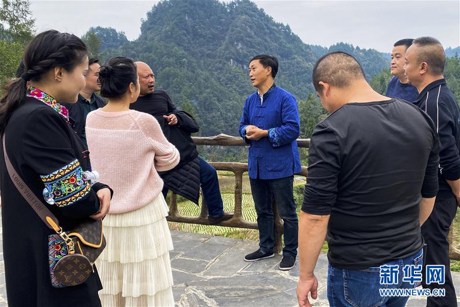 （在習(xí)近平新時代中國特色社會主義思想指引下&mdash;&mdash;新時代新作為新篇章&middot;習(xí)近平總書記關(guān)切事&middot;圖文互動）（1）精準(zhǔn)扶貧7年，十八洞村&ldquo;長&rdquo;出10余種新職業(yè)