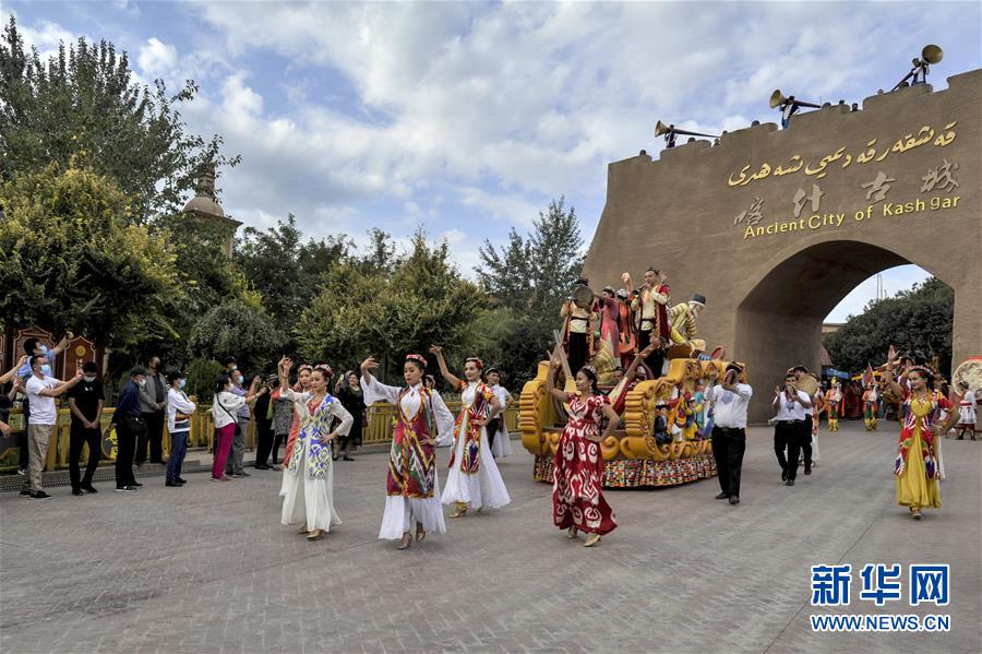 (新華全媒頭條·圖文互動)(15)歷史交匯點上的宏偉藍(lán)圖——《中共中央關(guān)于制定國民經(jīng)濟(jì)和社會發(fā)展第十四個五年規(guī)劃和二〇三五年遠(yuǎn)景目標(biāo)的建議》誕生記