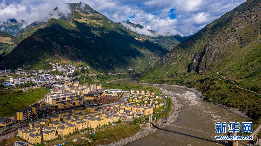 (決戰(zhàn)決勝脫貧攻堅(jiān)·圖文互動(dòng))(4)搬遷點(diǎn)的快樂事——云南努力讓搬遷群眾安居樂業(yè)