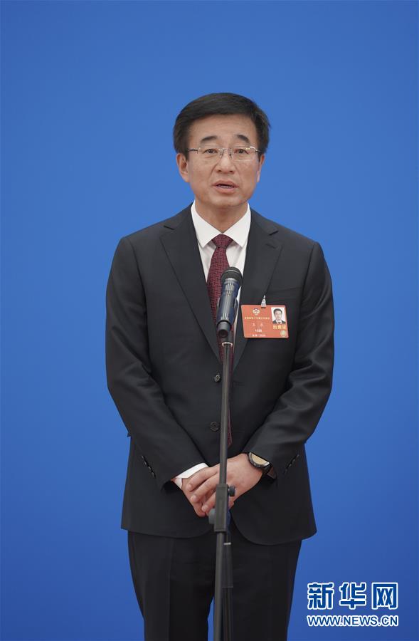 （兩會&middot;政協(xié)開幕）（1）接受采訪