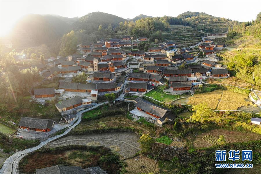 (新華全媒頭條·兩會特別報道·圖文互動)(1)從取得決定性成就到奪取全面勝利——從全國兩會看決戰(zhàn)決勝脫貧攻堅