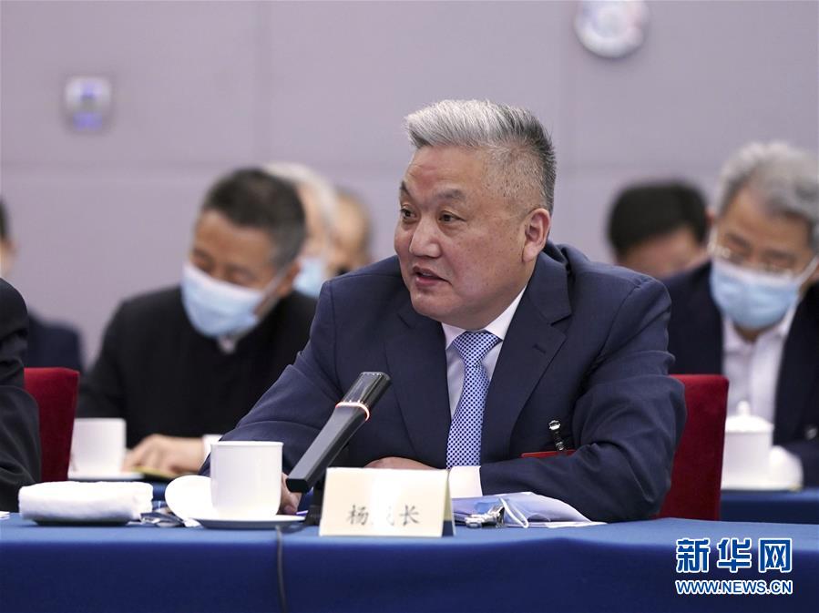 （兩會(huì)&middot;熱點(diǎn)畫(huà)報(bào)）（10）代表委員建言統(tǒng)籌做好經(jīng)濟(jì)社會(huì)發(fā)展工作