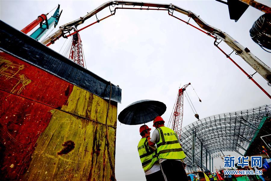 （兩會&middot;熱點畫報）（20）代表委員建言統(tǒng)籌做好經(jīng)濟社會發(fā)展工作