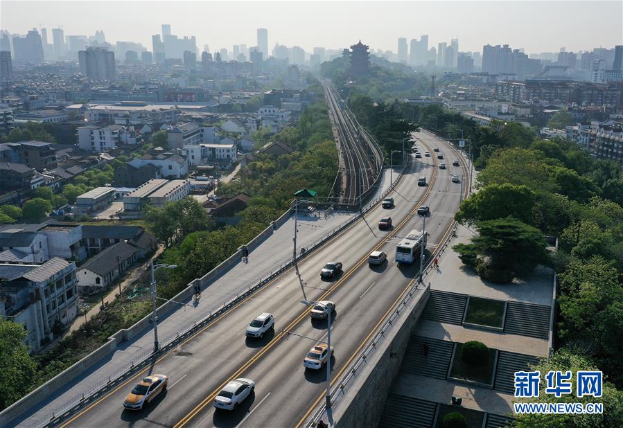 （新華全媒頭條&middot;圖文互動(dòng)）（13）從人民中汲取磅礴力量&mdash;&mdash;習(xí)近平總書(shū)記同出席2020年全國(guó)兩會(huì)人大代表、政協(xié)委員共商國(guó)是紀(jì)實(shí)