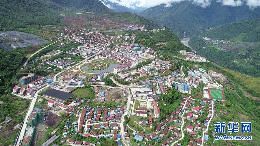 （兩會(huì)前夕看落實(shí)&middot;圖文互動(dòng)）（1）格?；ㄩ_ 幸福路寬&mdash;&mdash;西藏落實(shí)習(xí)近平總書記全國(guó)兩會(huì)重要講話精神紀(jì)實(shí)