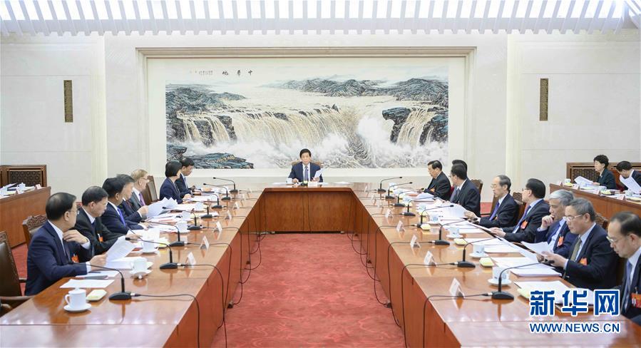 (兩會(huì))十三屆全國(guó)人大二次會(huì)議主席團(tuán)常務(wù)主席第一次會(huì)議舉行 栗戰(zhàn)書主持