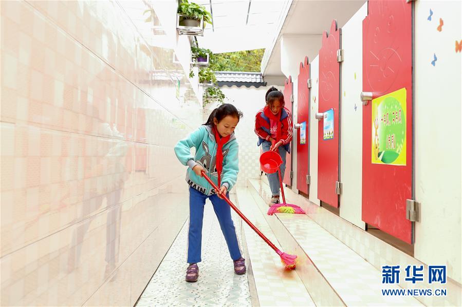 （新華全媒頭條&middot;圖文互動）（7）上下同心再出發(fā)&mdash;&mdash;習近平總書記同出席2019年全國兩會人大代表、政協(xié)委員共商國是紀實