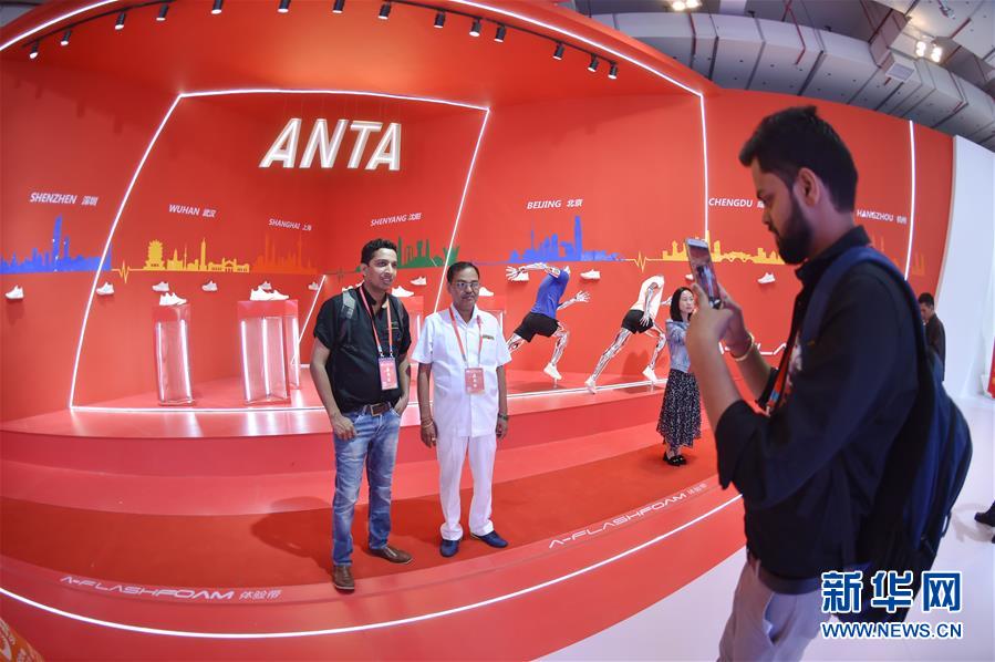 （新華全媒頭條&middot;圖文互動）（9）上下同心再出發(fā)&mdash;&mdash;習近平總書記同出席2019年全國兩會人大代表、政協(xié)委員共商國是紀實