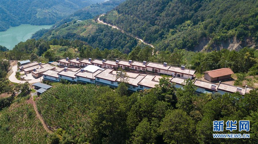 （在習近平新時代中國特色社會主義思想指引下&mdash;&mdash;新時代新作為新篇章&middot;總書記關心的百姓身邊事&middot;圖文互動）（1）&ldquo;四好農(nóng)村路&rdquo;：通向幸福，通向遠方