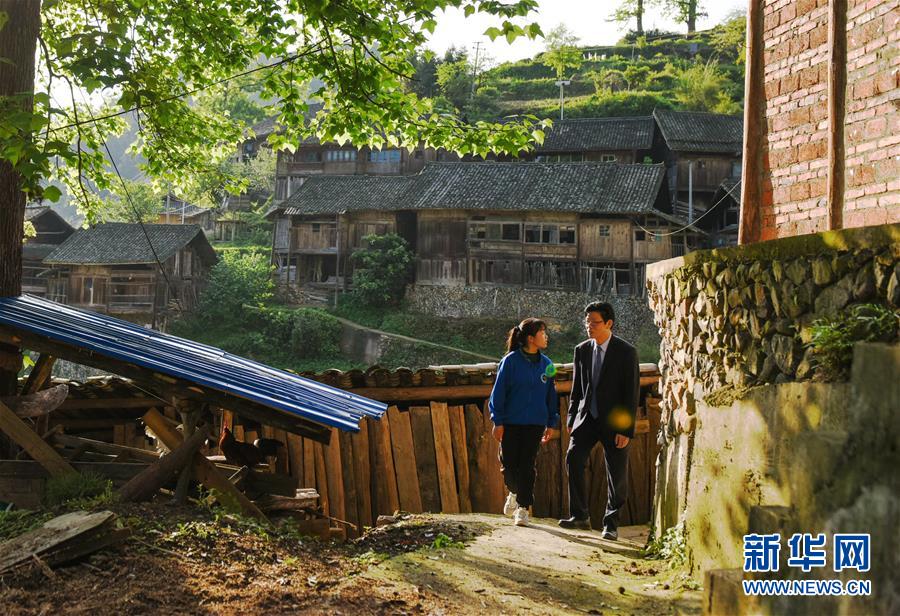 (新華全媒頭條·圖文互動)(8)凝心鑄師魂 立德育新人——以習(xí)近平同志為核心的黨中央關(guān)心教師隊(duì)伍建設(shè)紀(jì)實(shí)