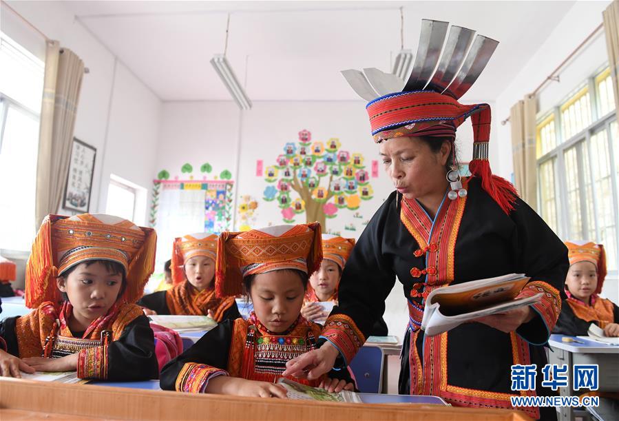 (新華全媒頭條·圖文互動)(11)凝心鑄師魂 立德育新人——以習(xí)近平同志為核心的黨中央關(guān)心教師隊(duì)伍建設(shè)紀(jì)實(shí)