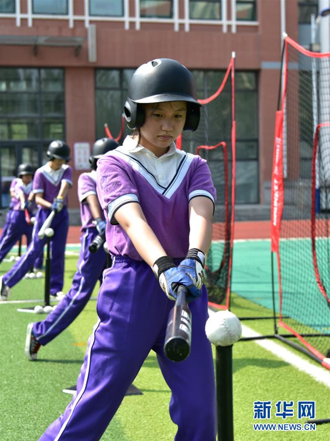 （體育&middot;圖文互動）（3）（在習(xí)近平新時代中國特色社會主義思想指引下&mdash;&mdash;新時代新作為新篇章&middot;總書記關(guān)心的百姓身邊事）奔跑吧，少年！&mdash;&mdash;體育讓孩子們插上強(qiáng)壯的翅膀（配本社同題文字稿）